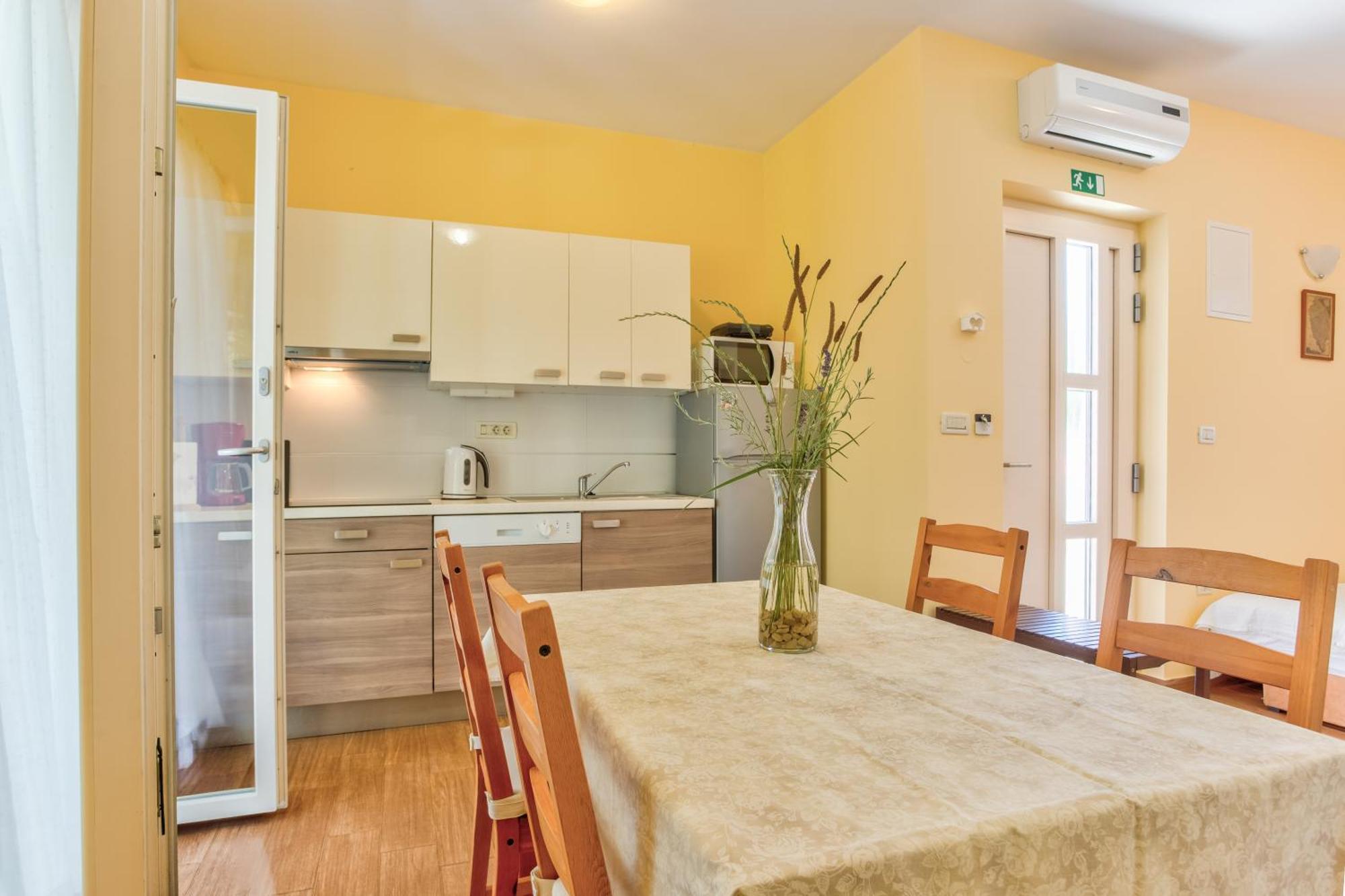 Apartment In Villa Moletto Seaside & Relax - 4 Guests Lovrečica Zewnętrze zdjęcie