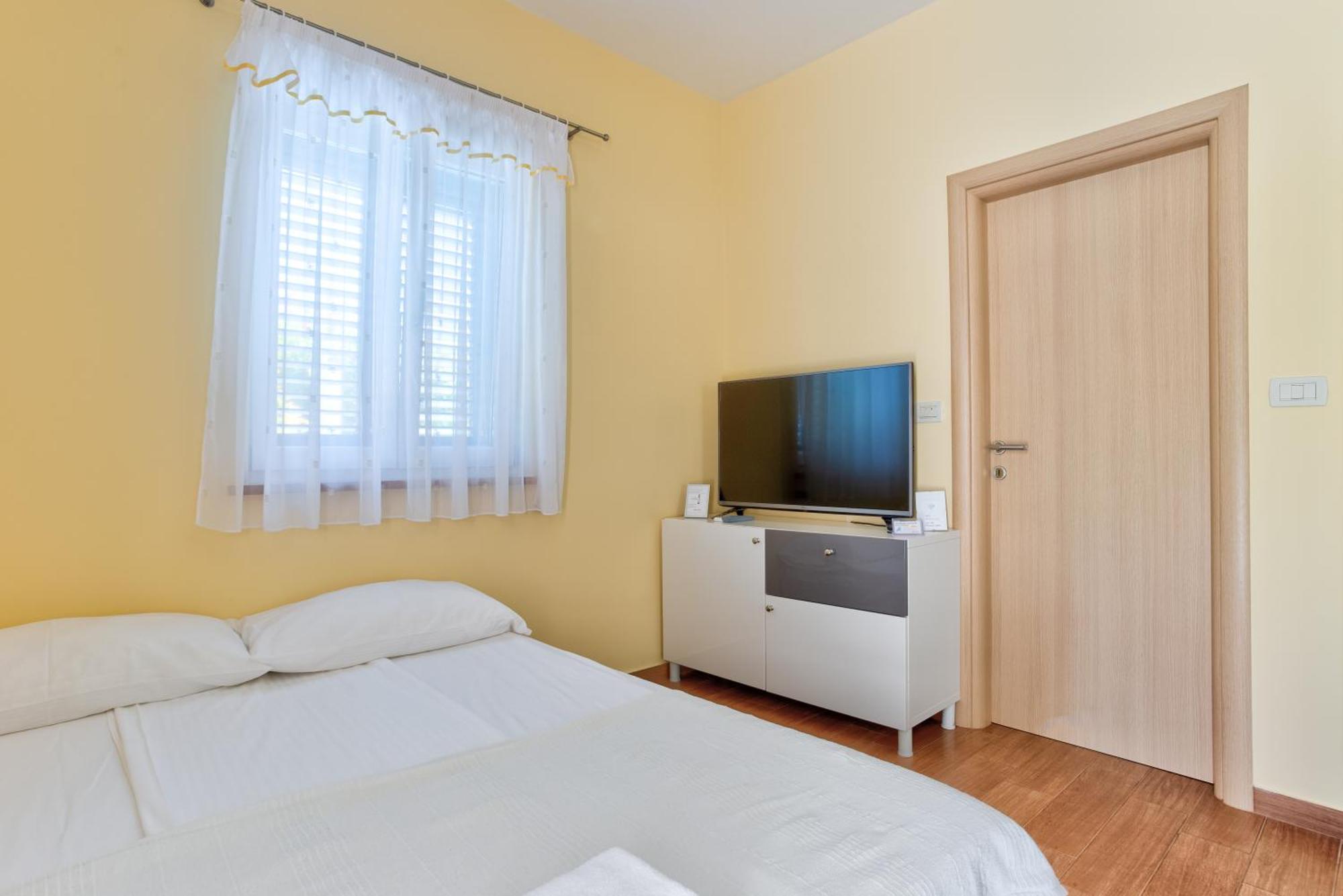 Apartment In Villa Moletto Seaside & Relax - 4 Guests Lovrečica Zewnętrze zdjęcie